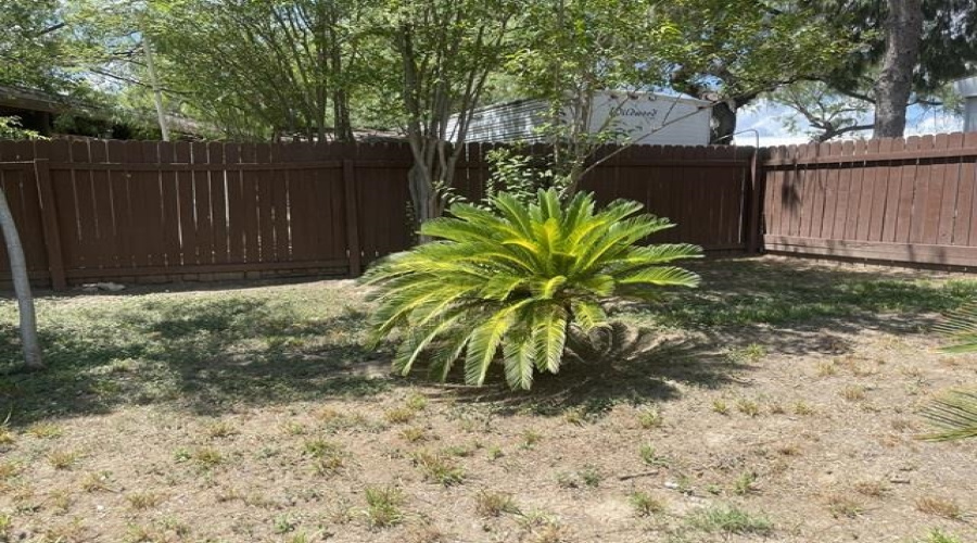 307 Muller Memorial Blvd, Laredo, Texas 78045, 2 Bedrooms Bedrooms, 4 Rooms Rooms,1 BathroomBathrooms,Residential,For Rent,307 Muller Memorial Blvd,20254031