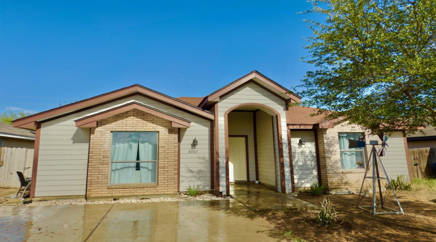 4707 Los Laureles Ln, LAREDO, Texas 78046, 4 Bedrooms Bedrooms, 6 Rooms Rooms,2 BathroomsBathrooms,Residential,For Rent,4707 Los Laureles Ln,20254034