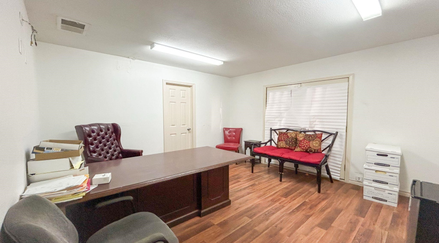 609 Enterprise St, Laredo, Texas 78045, 1 Bedroom Bedrooms, 21 Rooms Rooms,3 BathroomsBathrooms,Commercial/industrial,For Sale,609 Enterprise St,20254357