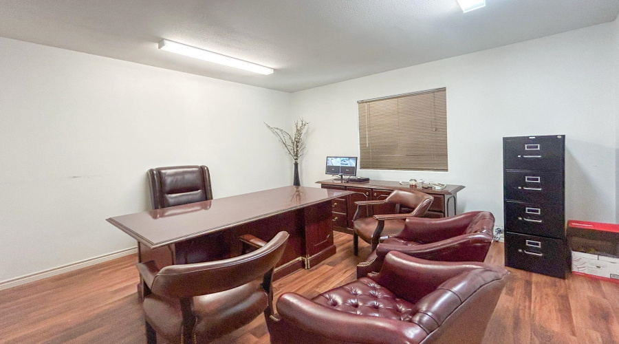 609 Enterprise St, Laredo, Texas 78045, 1 Bedroom Bedrooms, 21 Rooms Rooms,3 BathroomsBathrooms,Commercial/industrial,For Sale,609 Enterprise St,20254357