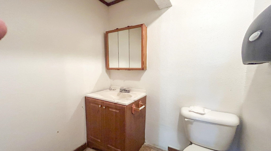 609 Enterprise St, Laredo, Texas 78045, 1 Bedroom Bedrooms, 21 Rooms Rooms,3 BathroomsBathrooms,Commercial/industrial,For Sale,609 Enterprise St,20254357