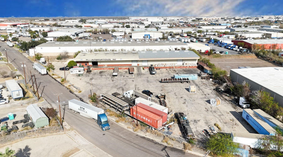 609 Enterprise St, Laredo, Texas 78045, 1 Bedroom Bedrooms, 21 Rooms Rooms,3 BathroomsBathrooms,Commercial/industrial,For Sale,609 Enterprise St,20254357