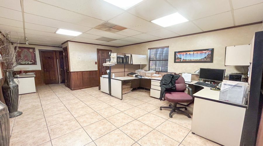 609 Enterprise St, Laredo, Texas 78045, 1 Bedroom Bedrooms, 21 Rooms Rooms,3 BathroomsBathrooms,Commercial/industrial,For Sale,609 Enterprise St,20254357