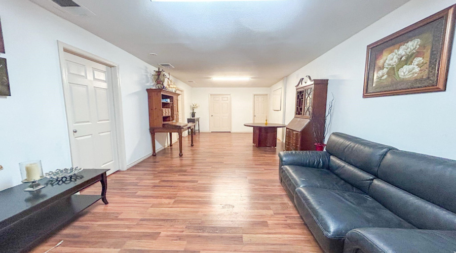 609 Enterprise St, Laredo, Texas 78045, 1 Bedroom Bedrooms, 21 Rooms Rooms,3 BathroomsBathrooms,Commercial/industrial,For Sale,609 Enterprise St,20254357