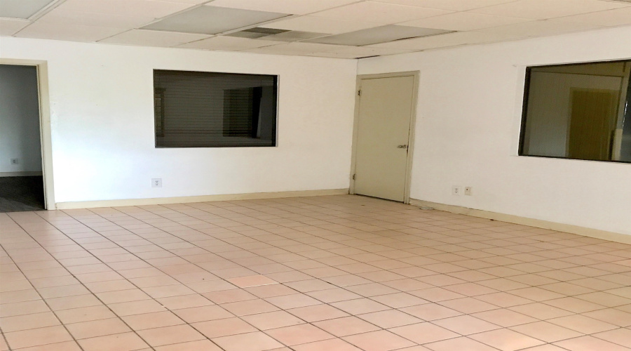 8910 San Mateo Dr, Laredo, Texas 78045, 1 Bedroom Bedrooms, 21 Rooms Rooms,2 BathroomsBathrooms,Commercial/industrial,For Rent,8910 San Mateo Dr,20254430