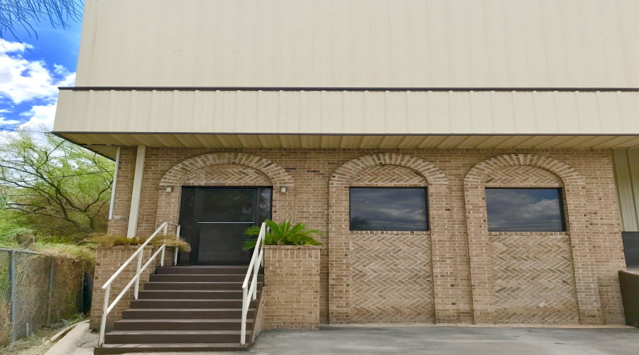 8910 San Mateo Dr, Laredo, Texas 78045, 1 Bedroom Bedrooms, 21 Rooms Rooms,2 BathroomsBathrooms,Commercial/industrial,For Rent,8910 San Mateo Dr,20254430