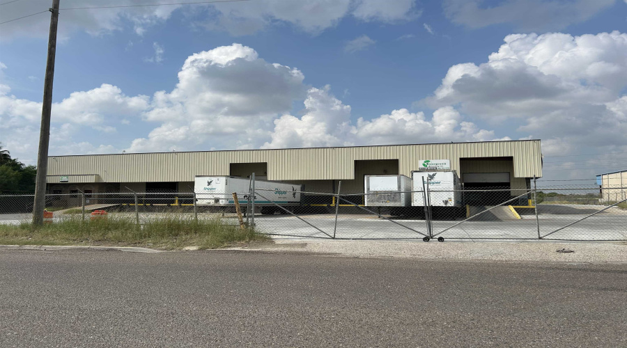 8910 San Mateo Dr, Laredo, Texas 78045, 1 Bedroom Bedrooms, 21 Rooms Rooms,2 BathroomsBathrooms,Commercial/industrial,For Rent,8910 San Mateo Dr,20254430