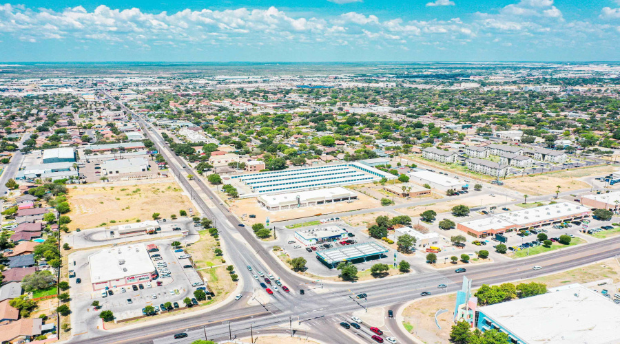 1016 Calton Rd, LAREDO, Texas 78041, 1 Room Rooms,1 BathroomBathrooms,Commercial retail/office,For Rent,1016 Calton Rd,20253905