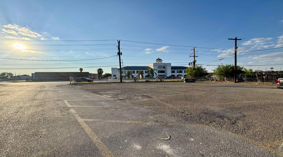 6201 McPherson Rd, Laredo, Texas 78041, 1 Room Rooms,2 BathroomsBathrooms,Commercial retail/office,For Rent,6201 McPherson Rd,20253914