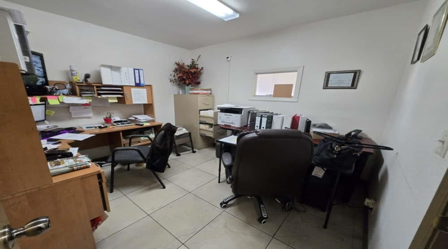 711 Enterprise St, Laredo, Texas 78045, 1 Bedroom Bedrooms, 21 Rooms Rooms,2 BathroomsBathrooms,Commercial/industrial,For Rent,711 Enterprise St,20254445