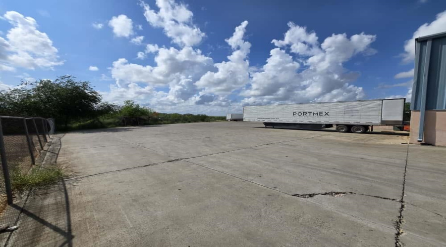 711 Enterprise St, Laredo, Texas 78045, 1 Bedroom Bedrooms, 21 Rooms Rooms,2 BathroomsBathrooms,Commercial/industrial,For Rent,711 Enterprise St,20254445