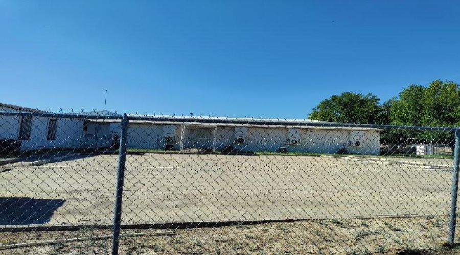 200 W Lyon St, Laredo, Texas 78040, 1 Room Rooms,4 BathroomsBathrooms,Commercial retail/office,For Sale,200 W Lyon St,20253919