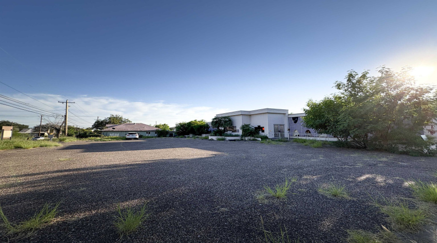 1420 Logan Ave, Laredo, Texas 78043, ,4 BathroomsBathrooms,Commercial retail/office,For Sale,1420 Logan Ave,20253930