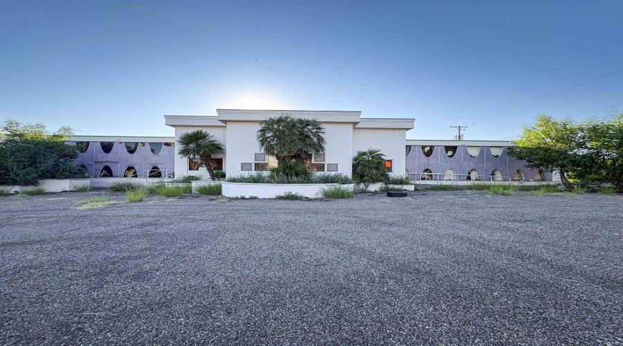 1420 Logan Ave, Laredo, Texas 78043, ,4 BathroomsBathrooms,Commercial retail/office,For Sale,1420 Logan Ave,20253930