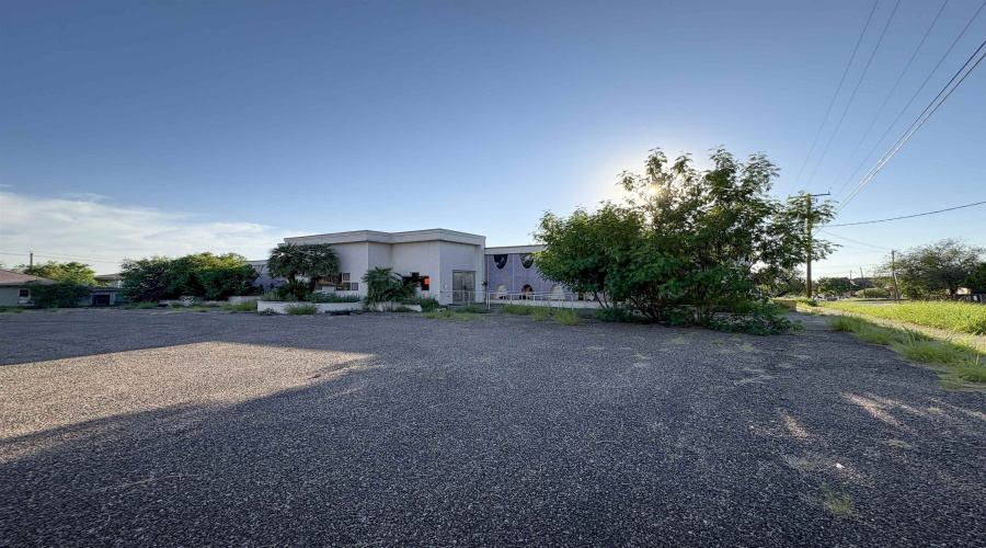 1420 Logan Ave, Laredo, Texas 78043, ,4 BathroomsBathrooms,Commercial retail/office,For Sale,1420 Logan Ave,20253930