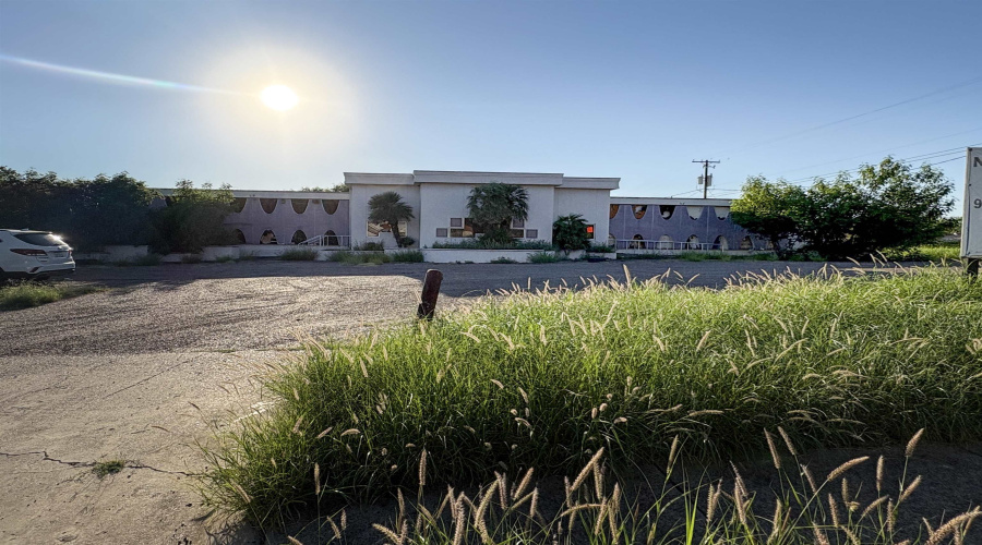 1420 Logan Ave, Laredo, Texas 78043, ,4 BathroomsBathrooms,Commercial retail/office,For Sale,1420 Logan Ave,20253930