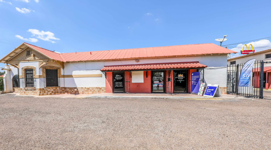 1019 San Bernardo Ave, Laredo, Texas 78040, 1 Room Rooms,4 BathroomsBathrooms,Commercial retail/office,For Sale,1019 San Bernardo Ave,20253938