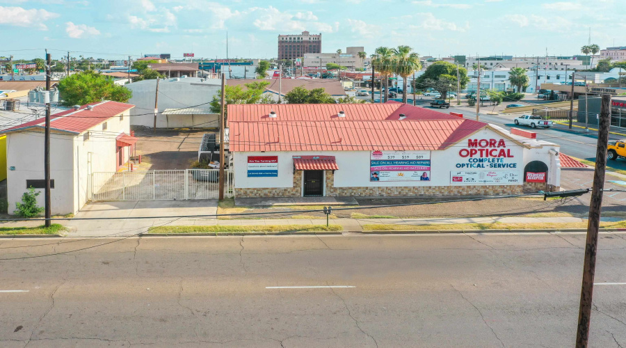 1019 San Bernardo Ave, Laredo, Texas 78040, 1 Room Rooms,4 BathroomsBathrooms,Commercial retail/office,For Sale,1019 San Bernardo Ave,20253938