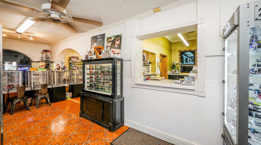 1019 San Bernardo Ave, Laredo, Texas 78040, 1 Room Rooms,4 BathroomsBathrooms,Commercial retail/office,For Sale,1019 San Bernardo Ave,20253938