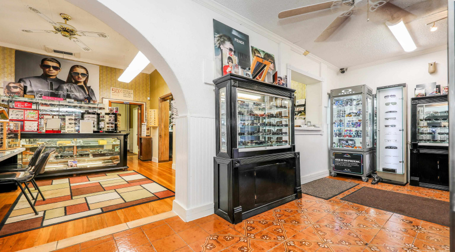 1019 San Bernardo Ave, Laredo, Texas 78040, 1 Room Rooms,4 BathroomsBathrooms,Commercial retail/office,For Sale,1019 San Bernardo Ave,20253938