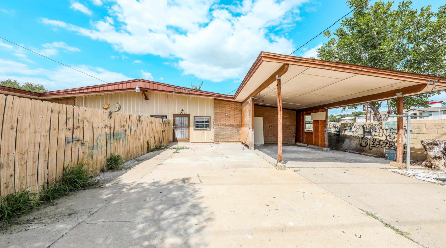 2716 E Price St, Laredo, Texas 78043, ,Multi-family,For Sale,2716 E Price St,20253988