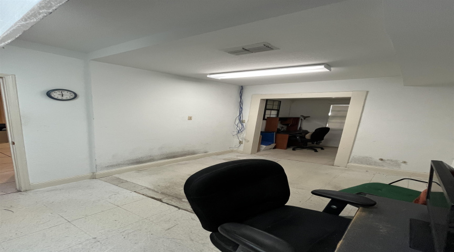 102 W Calton Rd, Laredo, Texas 78041, ,2 BathroomsBathrooms,Commercial retail/office,For Sale,102 W Calton Rd,20253993