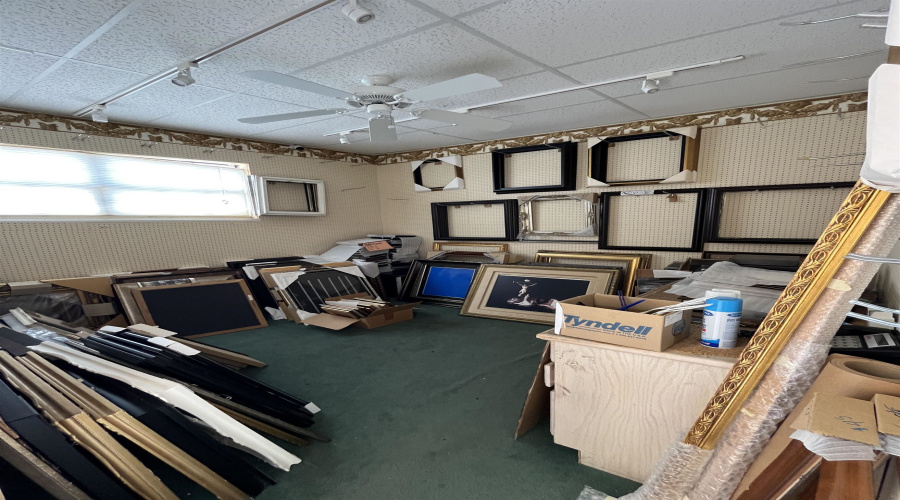 102 W Calton Rd, Laredo, Texas 78041, ,2 BathroomsBathrooms,Commercial retail/office,For Sale,102 W Calton Rd,20253993