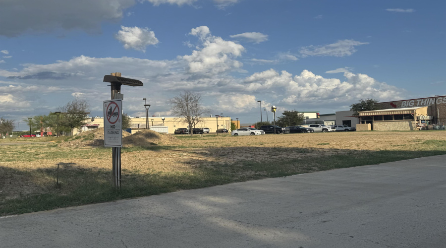 7518 McPherson Rd, Laredo, Texas 78041, 1 Room Rooms,Commercial retail/office,For Rent,7518 McPherson Rd,20253994