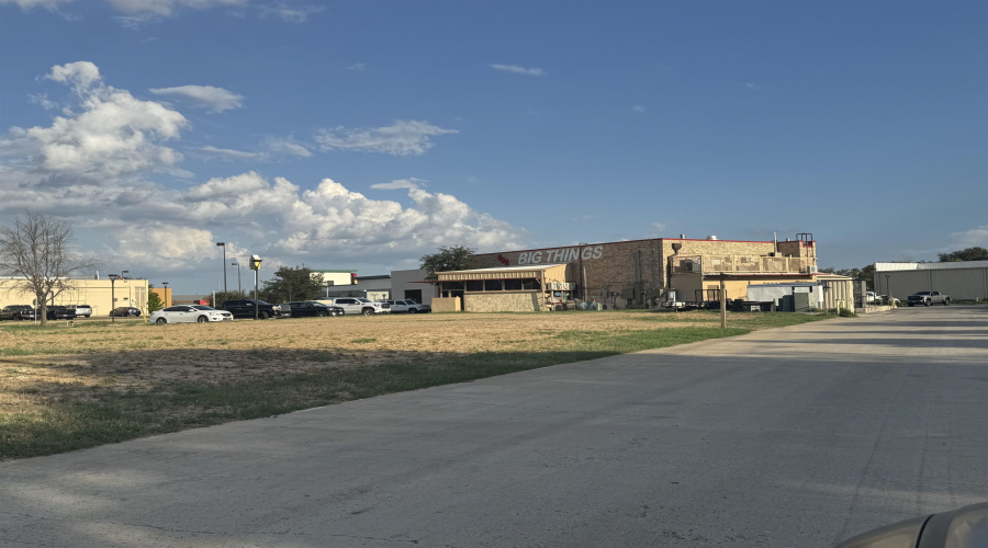 7518 McPherson Rd, Laredo, Texas 78041, 1 Room Rooms,Commercial retail/office,For Rent,7518 McPherson Rd,20253994