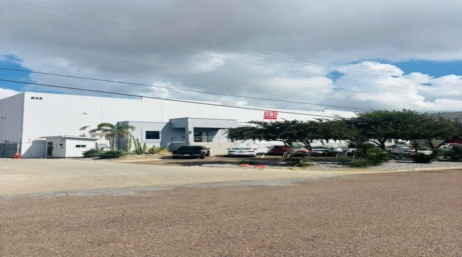 832 Hallmark Dr, Laredo, Texas 78045, 1 Bedroom Bedrooms, 11 Rooms Rooms,2 BathroomsBathrooms,Commercial/industrial,For Rent,832 Hallmark Dr,20254501