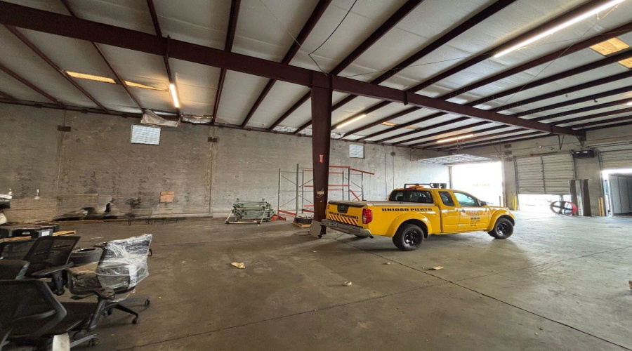 832 Hallmark Dr, Laredo, Texas 78045, 1 Bedroom Bedrooms, 11 Rooms Rooms,2 BathroomsBathrooms,Commercial/industrial,For Rent,832 Hallmark Dr,20254501