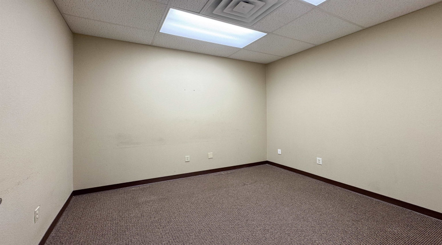 1701 Jacaman Rd, Laredo, Texas 78041, 6 Rooms Rooms,2 BathroomsBathrooms,Commercial retail/office,For Rent,1701 Jacaman Rd,20254055