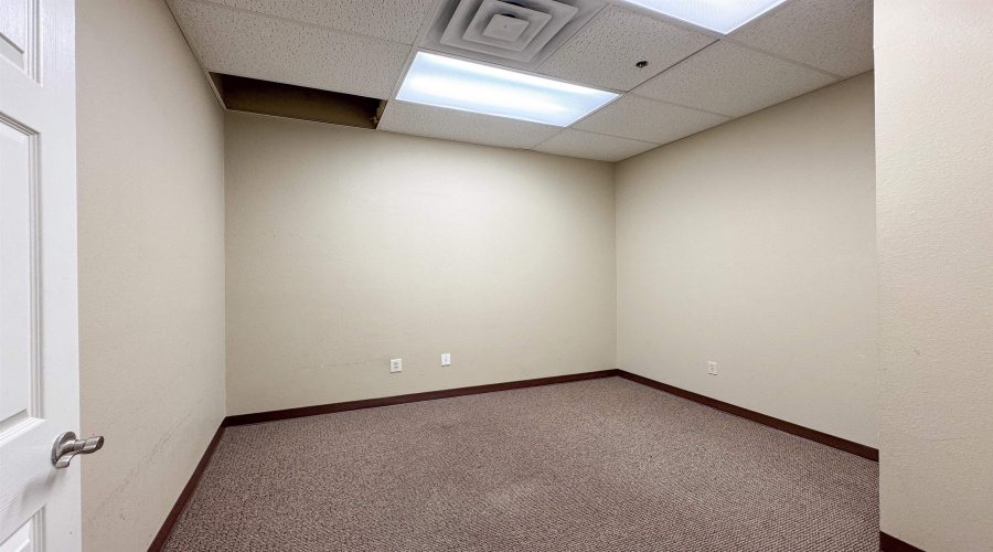 1701 Jacaman Rd, Laredo, Texas 78041, 6 Rooms Rooms,2 BathroomsBathrooms,Commercial retail/office,For Rent,1701 Jacaman Rd,20254055