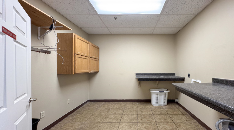 1701 Jacaman Rd, Laredo, Texas 78041, 6 Rooms Rooms,2 BathroomsBathrooms,Commercial retail/office,For Rent,1701 Jacaman Rd,20254055