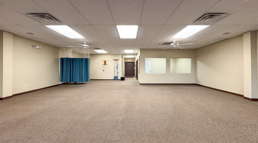 1701 Jacaman Rd, Laredo, Texas 78041, 6 Rooms Rooms,2 BathroomsBathrooms,Commercial retail/office,For Rent,1701 Jacaman Rd,20254055
