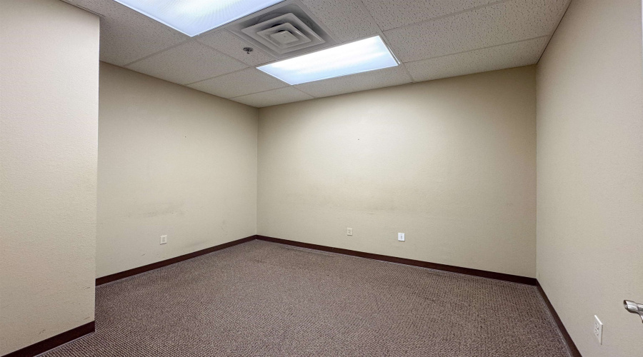 1701 Jacaman Rd, Laredo, Texas 78041, 6 Rooms Rooms,2 BathroomsBathrooms,Commercial retail/office,For Rent,1701 Jacaman Rd,20254055