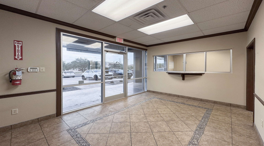 1701 Jacaman Rd, Laredo, Texas 78041, 6 Rooms Rooms,1 BathroomBathrooms,Commercial retail/office,For Rent,1701 Jacaman Rd,20254057