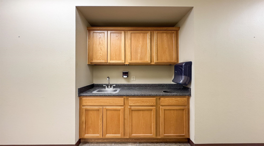 1701 Jacaman Rd, Laredo, Texas 78041, 6 Rooms Rooms,1 BathroomBathrooms,Commercial retail/office,For Rent,1701 Jacaman Rd,20254057