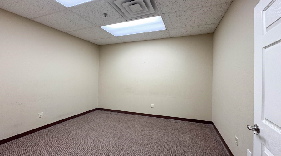 1701 Jacaman Rd, Laredo, Texas 78041, 6 Rooms Rooms,1 BathroomBathrooms,Commercial retail/office,For Rent,1701 Jacaman Rd,20254057
