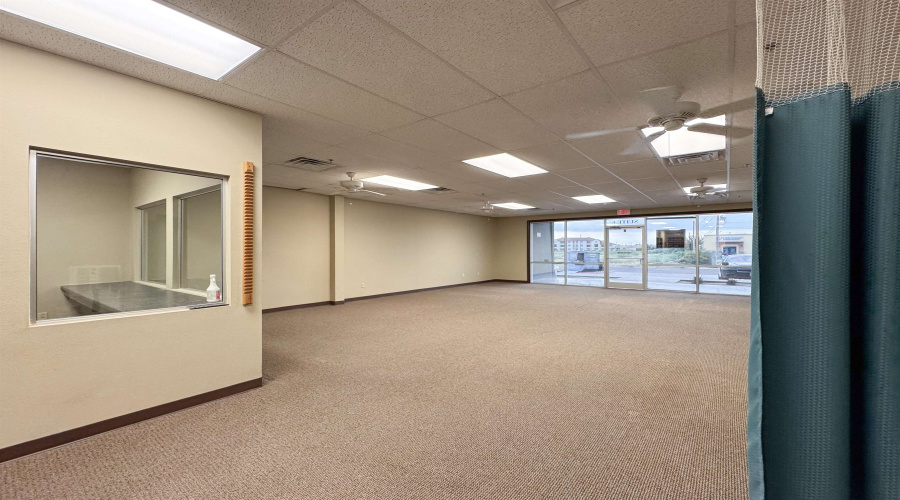 1701 Jacaman Rd, Laredo, Texas 78041, 6 Rooms Rooms,1 BathroomBathrooms,Commercial retail/office,For Rent,1701 Jacaman Rd,20254058