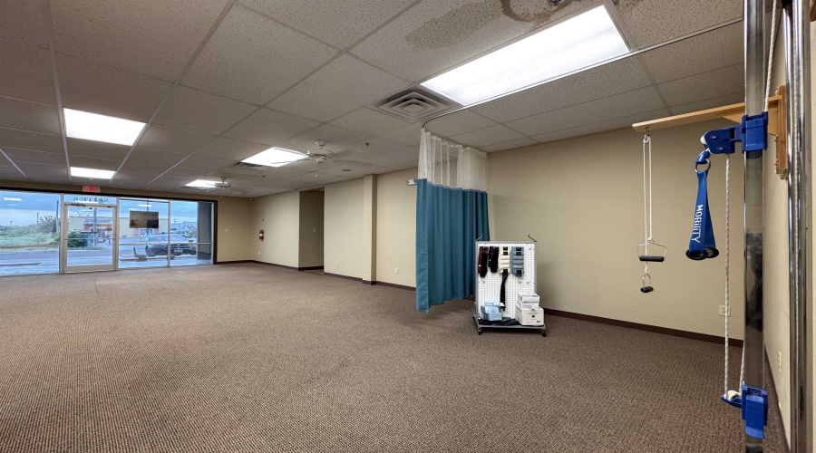 1701 Jacaman Rd, Laredo, Texas 78041, 6 Rooms Rooms,1 BathroomBathrooms,Commercial retail/office,For Rent,1701 Jacaman Rd,20254058