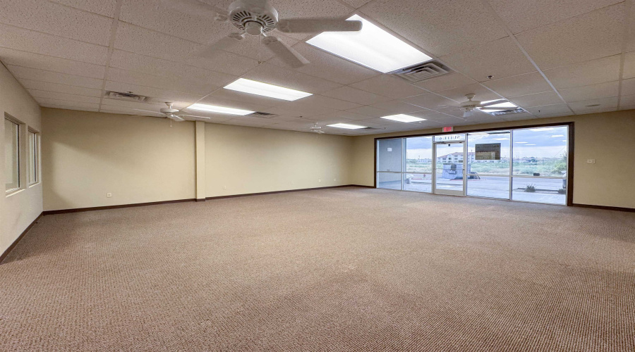 1701 Jacaman Rd, Laredo, Texas 78041, 6 Rooms Rooms,1 BathroomBathrooms,Commercial retail/office,For Rent,1701 Jacaman Rd,20254058