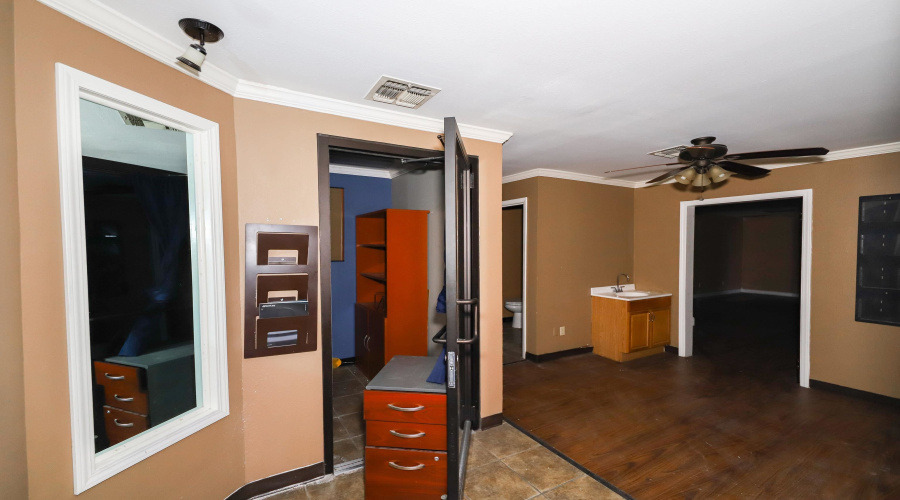 12153 Valliant St., San Antonio, Texas 78216, 1 Bedroom Bedrooms, ,4 BathroomsBathrooms,Commercial/industrial,For Rent,12153 Valliant St.,20254513