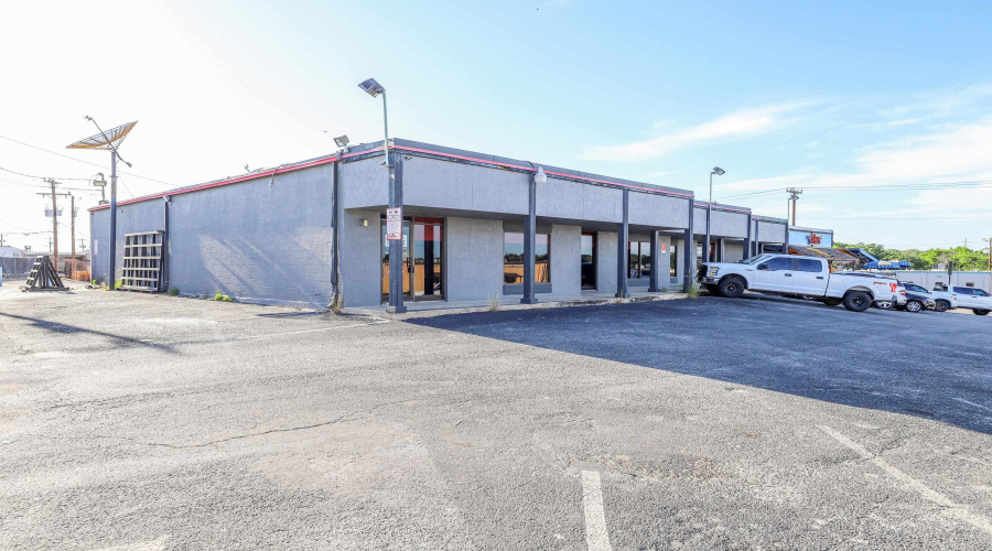 12153 Valliant St., San Antonio, Texas 78216, 1 Bedroom Bedrooms, ,4 BathroomsBathrooms,Commercial/industrial,For Rent,12153 Valliant St.,20254513