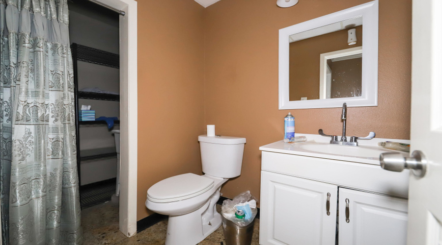 12153 Valliant St., San Antonio, Texas 78216, 1 Bedroom Bedrooms, ,4 BathroomsBathrooms,Commercial/industrial,For Rent,12153 Valliant St.,20254513