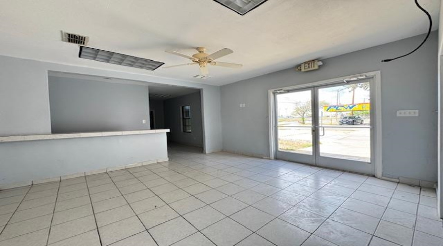 3017 San Dario Ave, Laredo, Texas 78040, 1 Room Rooms,2 BathroomsBathrooms,Commercial retail/office,For Rent,3017 San Dario Ave,20254118