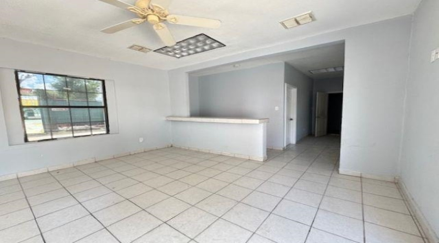 3017 San Dario Ave, Laredo, Texas 78040, 1 Room Rooms,2 BathroomsBathrooms,Commercial retail/office,For Rent,3017 San Dario Ave,20254118