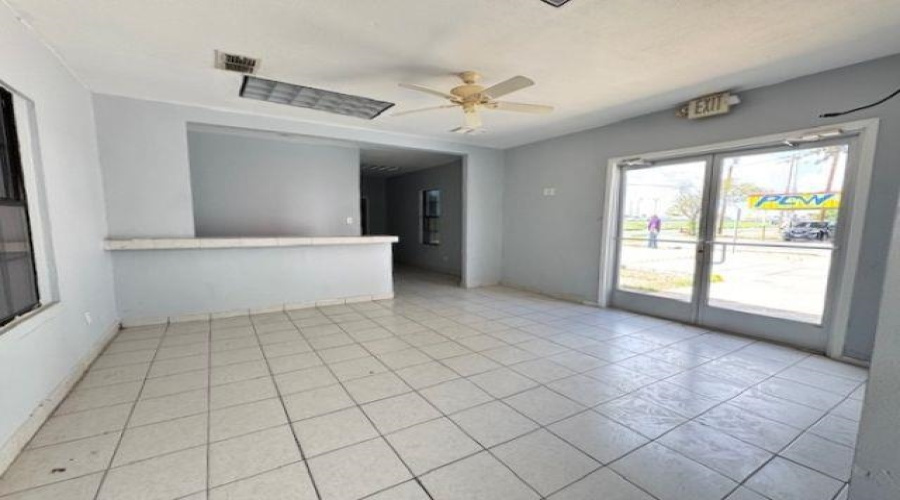 3017 San Dario Ave, Laredo, Texas 78040, 1 Room Rooms,2 BathroomsBathrooms,Commercial retail/office,For Rent,3017 San Dario Ave,20254118
