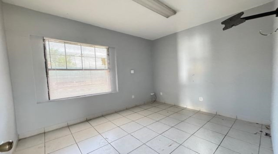 3017 San Dario Ave, Laredo, Texas 78040, 1 Room Rooms,2 BathroomsBathrooms,Commercial retail/office,For Rent,3017 San Dario Ave,20254118