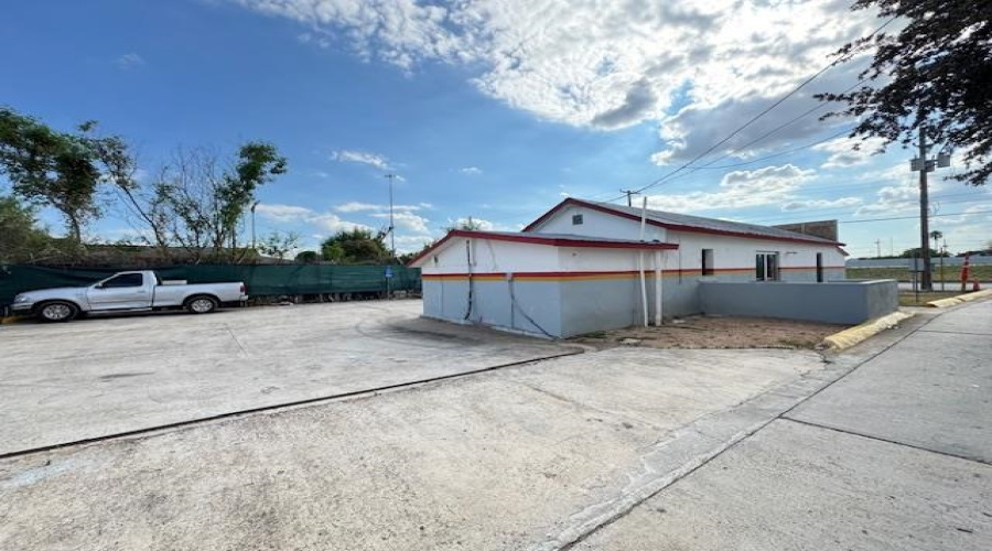 3017 San Dario Ave, Laredo, Texas 78040, 1 Room Rooms,2 BathroomsBathrooms,Commercial retail/office,For Rent,3017 San Dario Ave,20254118